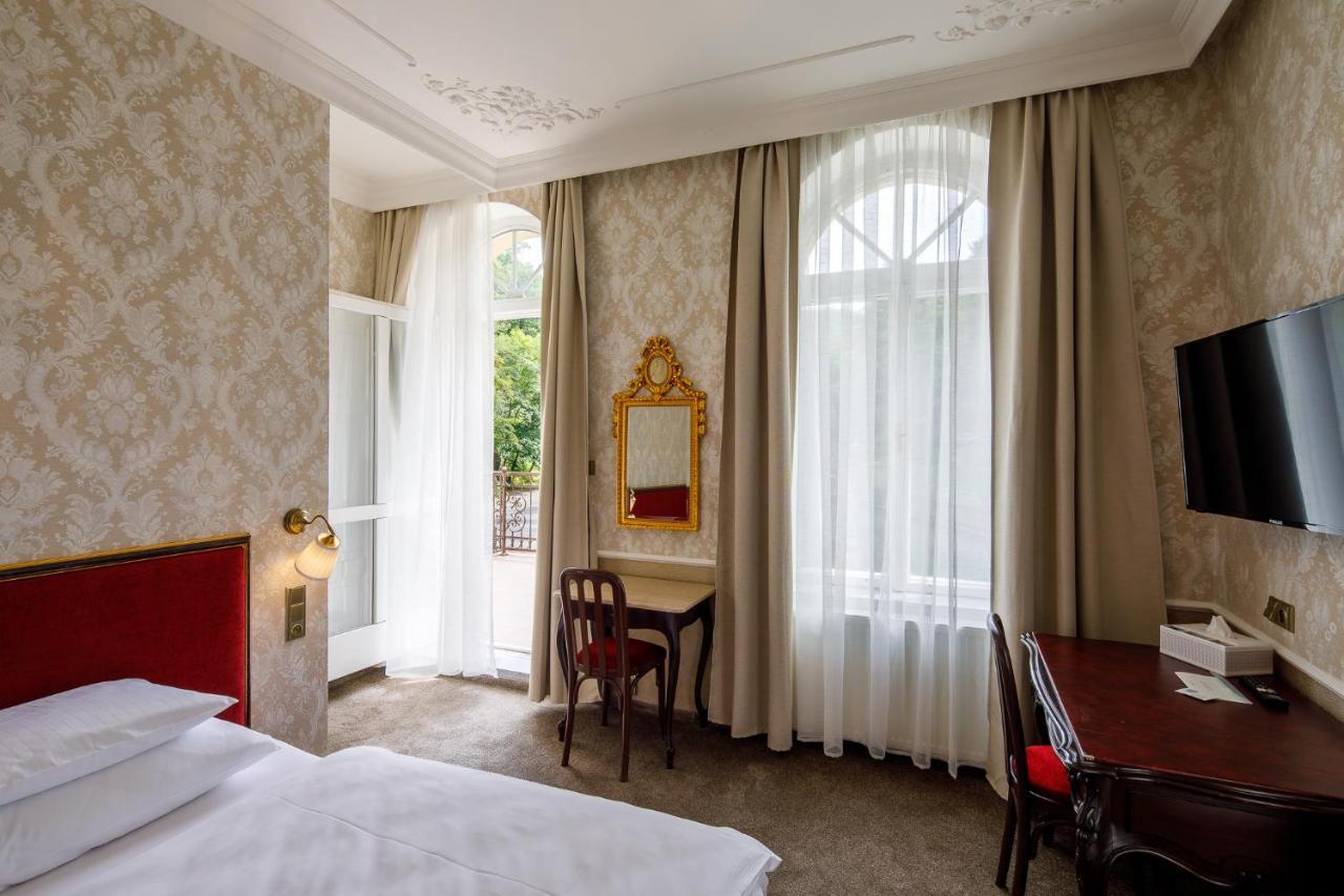 Villa Basileia Riverside Karlovy Vary Bagian luar foto