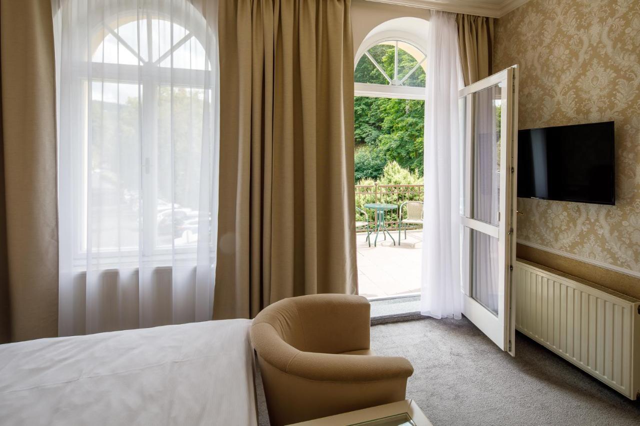 Villa Basileia Riverside Karlovy Vary Bagian luar foto