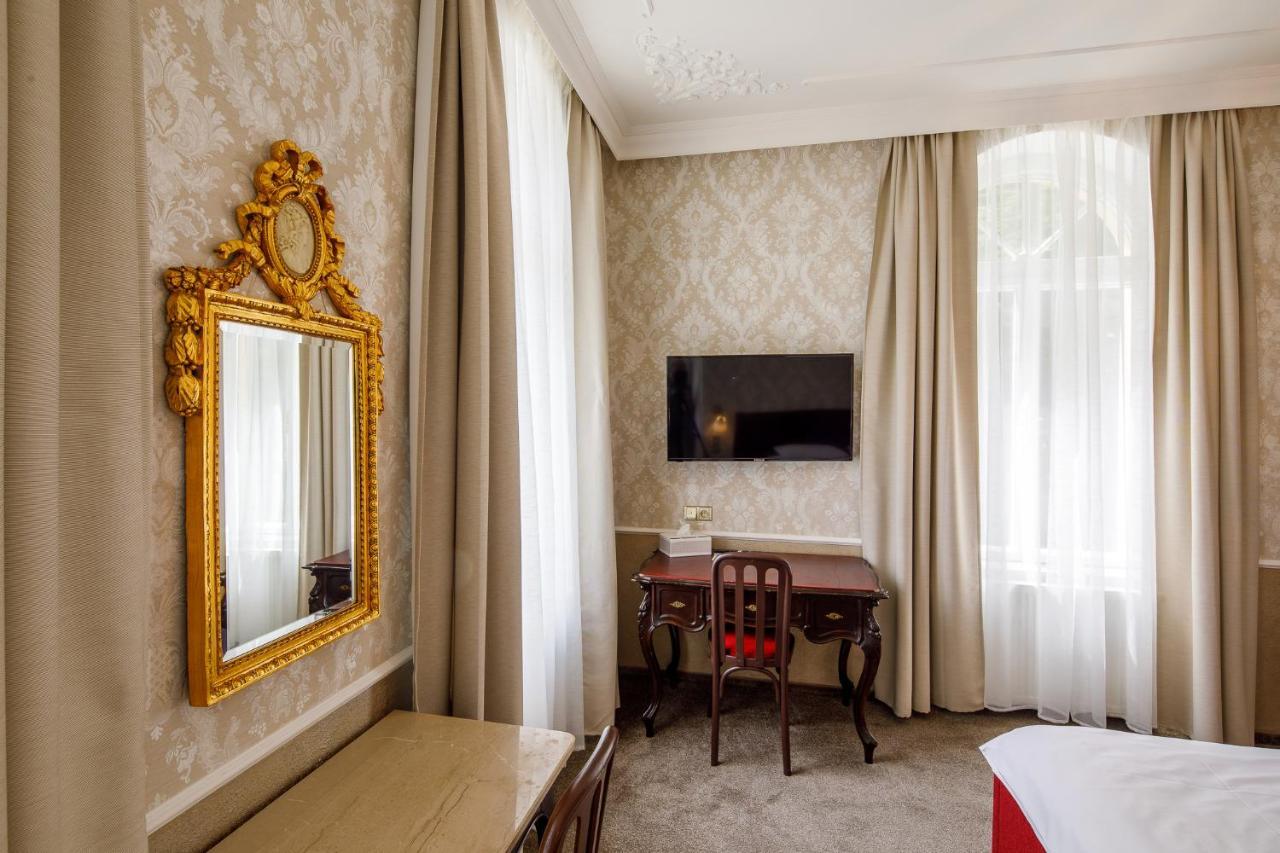 Villa Basileia Riverside Karlovy Vary Bagian luar foto